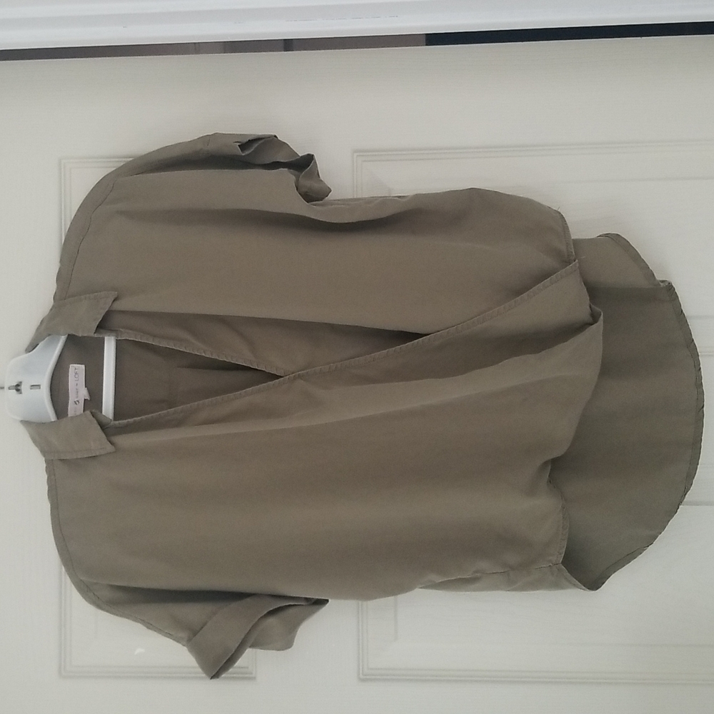 Used Lou and Grey from LOFT surplise short  sleeves top size XS.